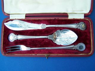 ANTIQUE VICTORIAN 1899/1900 SILVER PLATED 3 - PIECE CUTLERY SET C/W CASE 2