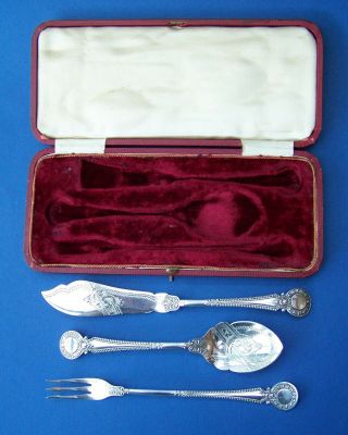 ANTIQUE VICTORIAN 1899/1900 SILVER PLATED 3 - PIECE CUTLERY SET C/W CASE 3