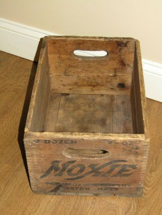 Rare Vintage Drink Moxie The Moxie Co.  Boston 2 Dozen Bottle Crate Carrier