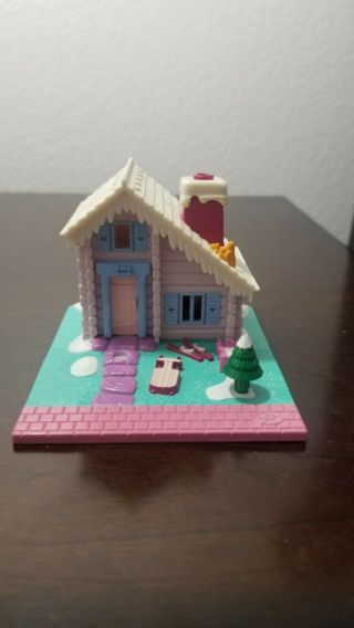 Vintage Polly Pocket Winter Cabin With 2 Winter Dolls