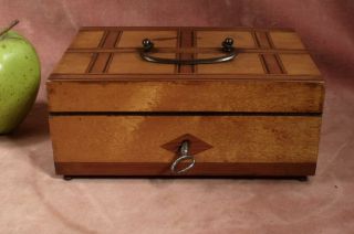 ANTIQUE c1840 WOOD parquetry lid SEWING BOX inlaid satin burl wood exotic pretty 3