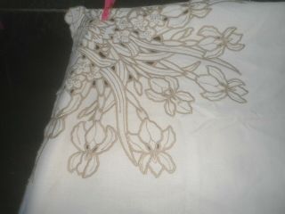 A Stunning Cream Linen Cut Work Embroidered Tablecloth 42 " Square