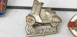 Rare Vintage Vespa Pin Badge.  50/60 