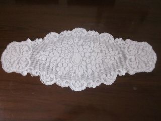 Vintage Hand Worked Cream Filet Crochet Lace Table Runner