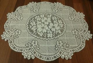 2 VINTAGE WHITE AND CREAM FLORAL LACE LARGE DOILIES / TABLE MATS 2