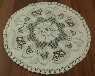 2 VINTAGE WHITE AND CREAM FLORAL LACE LARGE DOILIES / TABLE MATS 3