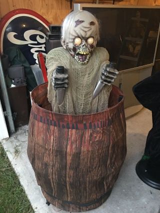 Rare Animated Spirit Halloween 2010 Zombie Barrel Prop