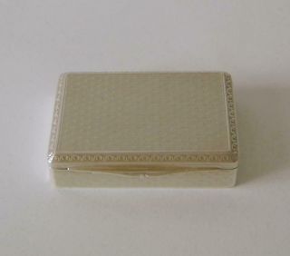 A Ladies Small Sterling Silver Powder Compact 51 Grams