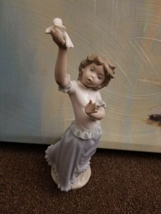 Nao By Lladro Figure Statue Girl With Dove Handmade In Spain No.  900