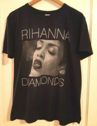 Rihanna Size Large 2013 Diamond Tour T - Shirt Tshirt Tee 44 Inch Chest.  Rare