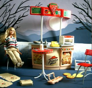 Vintage 2001 Barbie Pizza Hut Place 1/6 Scale Dollhouse Miniature Mattel Playset 2