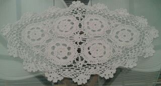 2 VINTAGE WHITE AND IVORY HAND CROCHETED COTTON LARGE DOILIES / TABLE MATS 2