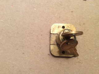 Vintage Yale Brass Drawer Lock Cabinet Door W/2 Keys & Screws - Great