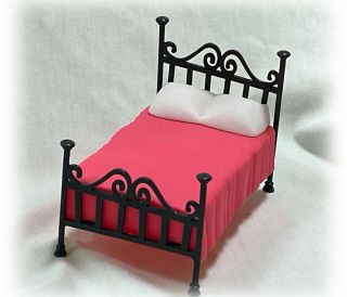 3/4 " Scale Vtg Dollhouse Miniature Plastic 4 Poster Bed Pink Bedspread