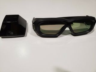 Nvidia 3d Vision 2 Kit V2 Glasses,  Extra V1 Glasses,  And An Emitter Rare