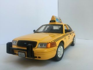 1/18 Motormax Ford Crown Victoria Taxi Cab Yellow (rare)
