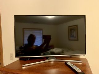Tv,  Samsung 32” Smart Tv Rarely.