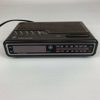 Vintage Ge Digital Alarm Clock Radio Woodgrain 7 - 4612b General Electric