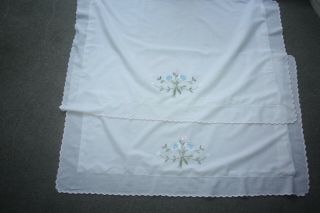 Vintage Pair White Cotton Pillowcases Embroidered Floral 4448