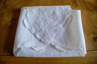 Vintage Fine White Linen Embroidered Roll Or Bread Basket Liner