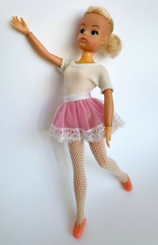 Vintage Pedigree Sindy Doll 1980 - Blonde Active Ballerina Pink Ballet Tutu