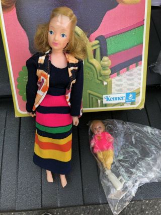 Vintage 1973 Kenner Jenny Jones & Baby John Dolls Mother & Baby Box w/Outfits 2