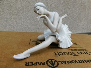 Old Lladro Figurine Ballet Dancing Girl Sit Down,  Rare Find 1980 