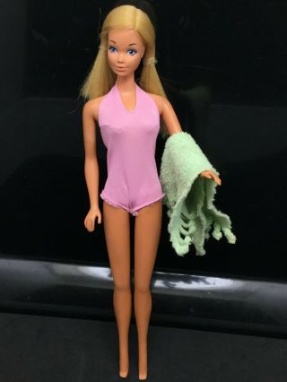 1972 Sun Set Mailbu P.  J.  Barbie Doll In Orig Swimsuit & Green Beach Towel Japan