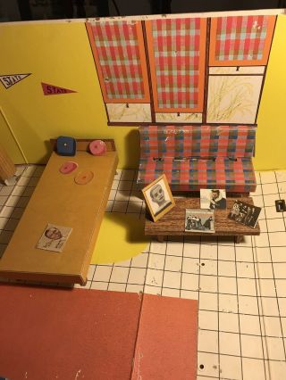 VINTAGE BARBIE CARDBOARD DREAM HOUSE 1962 WITH ACCESSORIES FURNITURE 3
