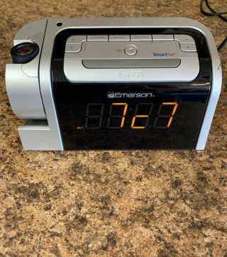 Emerson Dual Alarm Clock Am/fm Radio Time Projector