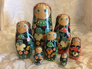 Vintage Russian Babushka Matyoshka Nesting Dolls.  7 Piece.