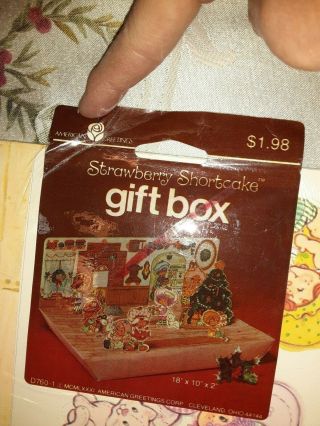 VINTAGE CHRISTMAS STRAWBERRY SHORTCAKE GIFT BOX 18 