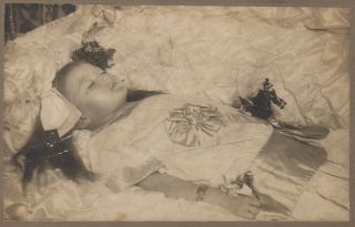 early 1900 LITTLE GIRL POST MORTEM ANTIQUE PHOTO 2