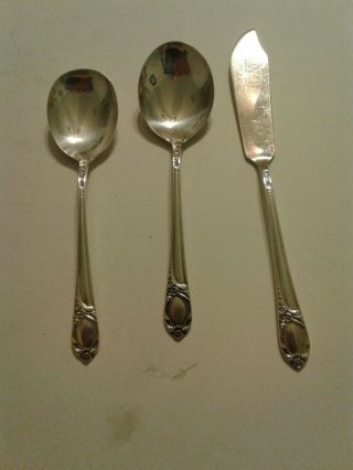 Heritage Silver Locket Soup Spoons And Master Butter Knife