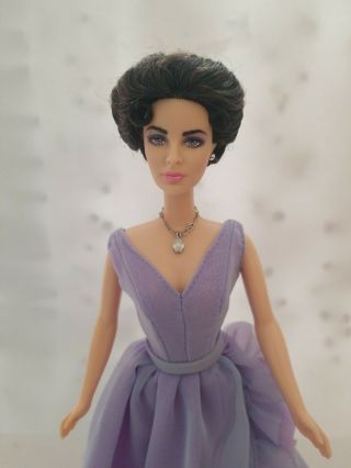 Elizabeth Taylor White Diamonds Edition 2000 Barbie Doll - Mattel - Opened Has Box
