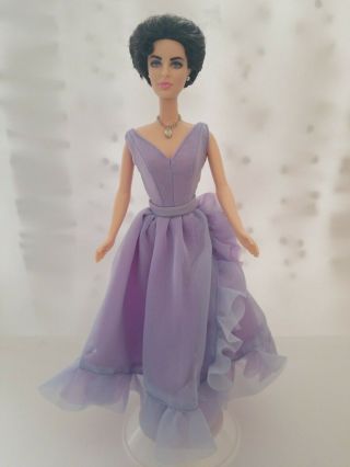 Elizabeth Taylor White Diamonds Edition 2000 Barbie Doll By Mattel Unboxed