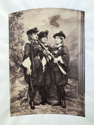 GRENADIER GUARDS: 3 ARMED WOMEN GUARDS V RARE VINTAGE 1860s Albumen Photograph 2