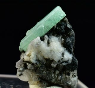 7.  7g Natural Gem Emerald Beryl Crystal Tourmaline Rare Mineral Specimens China
