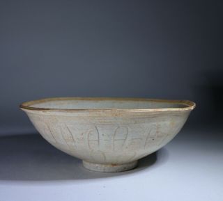 Antique Chinese Celadon Glazed Sgraffito Bowl Song Dynasty