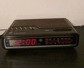 Vintage Ge Electric Alarm Clock Radio 7 - 4612b Am/fm Digital Led Snooze