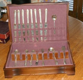 Exquisite Wm Rogers & Son Silverplate 54 Pc Flatware Set For 8