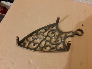 ANTIQUE? BRASS TRIVET FOR A SMOOTHING IRON ss74 3