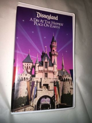 Vhs Disneyland A Day At The Happiest Place On Earth 1993 Clamshell Case Rare