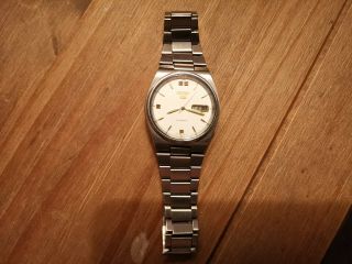Vintage Seiko 5 Automatic Mens Watch In And Keeps Good Time.