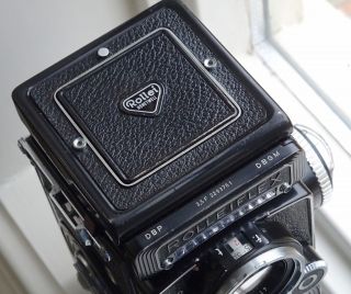 Rare Rolleiflex 3.  5F TLR camera w Carl Zeiss Planar lens rival 2.  8F Hasselblad 2
