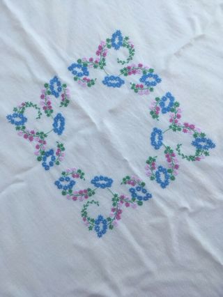 Vintage Hand Embroidered Floral Linen Tablecloth Bobbin Lace Crochet Edging