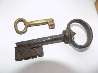 2 X Antique Georgian Or Victorian Keys Large 11.  5 Cm Steel & 6.  5 Cm Long Brass