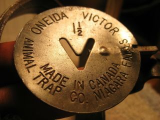 1/2 Oneida Victor Made In Canada Niagara Falls Trap Antique Vintage
