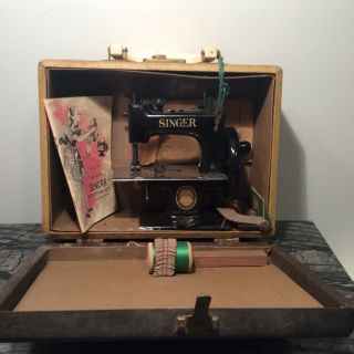 Rare Vintage Singer No.  20 Sewhandy Child’s Sewing Machine