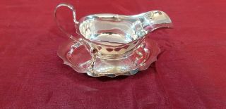 A Very Elegant Vintage Silver Plated Sauce Boat And Tray.  Viners.  Sheffield.